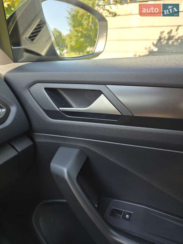 Внедорожник / Кроссовер Volkswagen T-Roc 2019 в Киеве