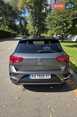 Внедорожник / Кроссовер Volkswagen T-Roc 2019 в 
