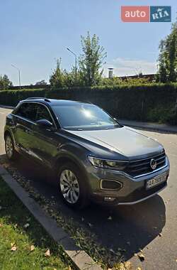 Внедорожник / Кроссовер Volkswagen T-Roc 2019 в 