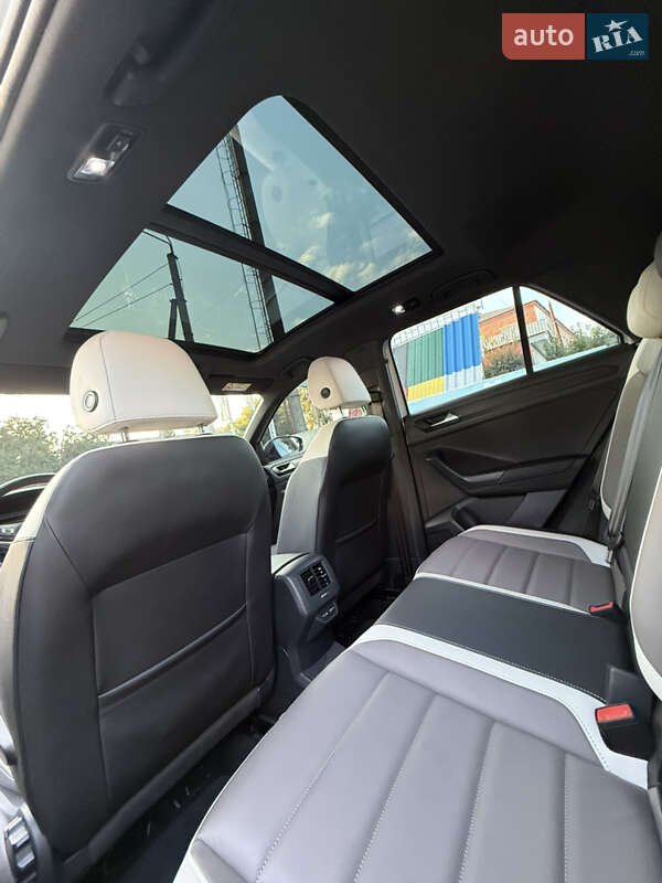 Позашляховик / Кросовер Volkswagen T-Roc 2021 в Києві