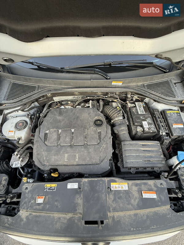 Позашляховик / Кросовер Volkswagen T-Roc 2021 в Києві