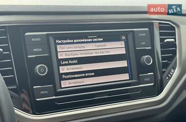 Внедорожник / Кроссовер Volkswagen T-Roc 2020 в 
