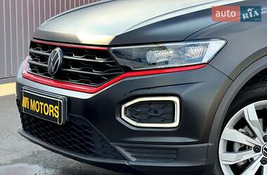 Внедорожник / Кроссовер Volkswagen T-Roc 2021 в 
