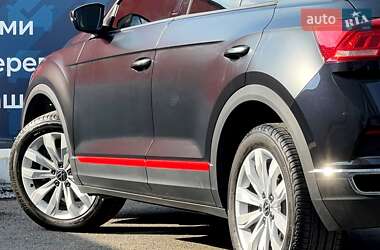 Внедорожник / Кроссовер Volkswagen T-Roc 2021 в 
