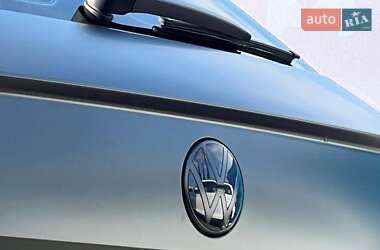 Внедорожник / Кроссовер Volkswagen T-Roc 2021 в 