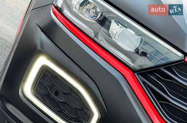Внедорожник / Кроссовер Volkswagen T-Roc 2021 в 