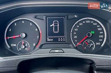 Внедорожник / Кроссовер Volkswagen T-Roc 2021 в 