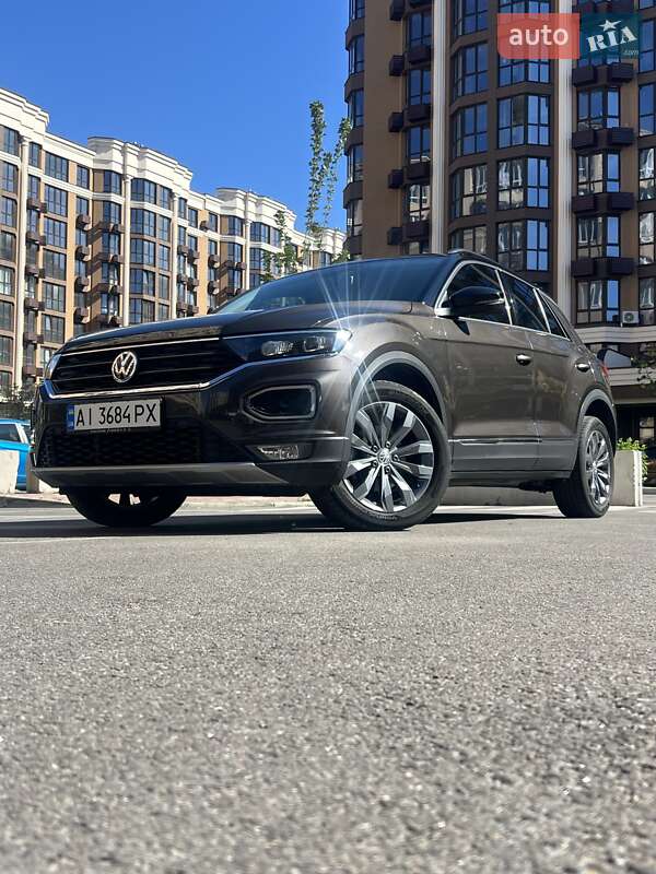 Внедорожник / Кроссовер Volkswagen T-Roc 2019 в Киеве