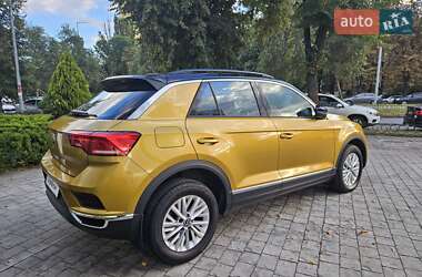 Внедорожник / Кроссовер Volkswagen T-Roc 2020 в 