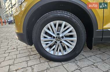 Внедорожник / Кроссовер Volkswagen T-Roc 2020 в 