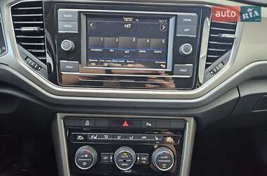 Внедорожник / Кроссовер Volkswagen T-Roc 2020 в 