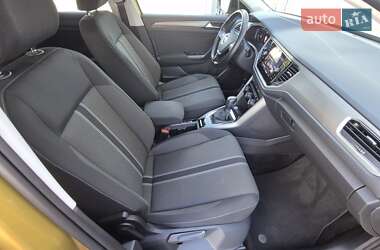Внедорожник / Кроссовер Volkswagen T-Roc 2021 в 