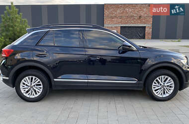 Внедорожник / Кроссовер Volkswagen T-Roc 2021 в 