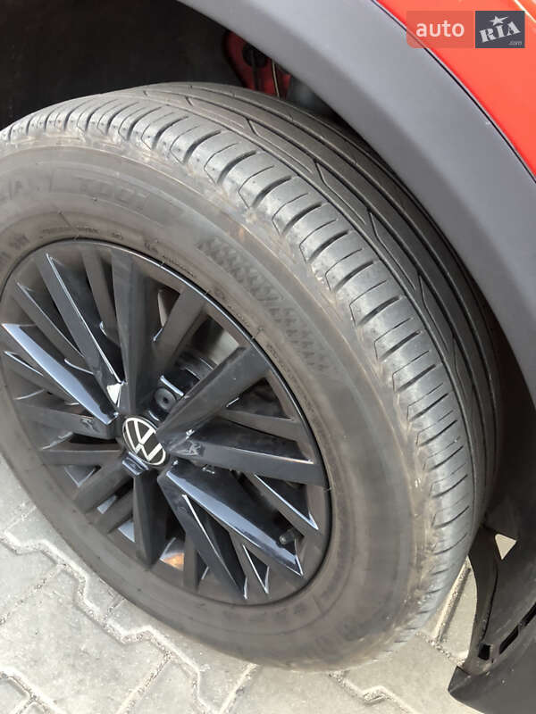 Внедорожник / Кроссовер Volkswagen T-Roc 2021 в Кривом Роге