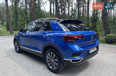 Внедорожник / Кроссовер Volkswagen T-Roc 2019 в 