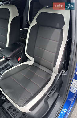 Внедорожник / Кроссовер Volkswagen T-Roc 2019 в 