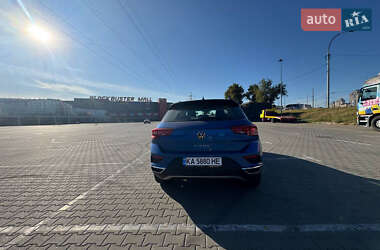 Внедорожник / Кроссовер Volkswagen T-Roc 2021 в 
