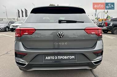 Внедорожник / Кроссовер Volkswagen T-Roc 2021 в 