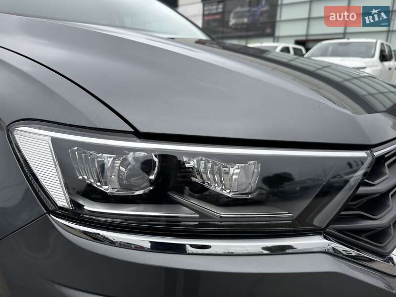 Внедорожник / Кроссовер Volkswagen T-Roc 2021 в Киеве