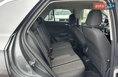 Внедорожник / Кроссовер Volkswagen T-Roc 2021 в 