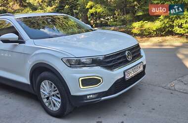 Внедорожник / Кроссовер Volkswagen T-Roc 2019 в 