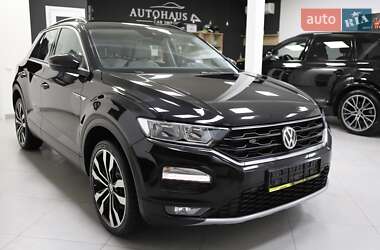 Внедорожник / Кроссовер Volkswagen T-Roc 2020 в 