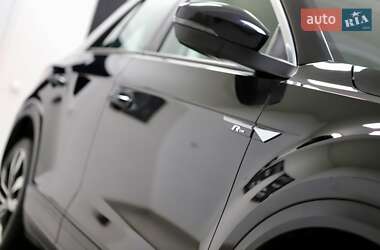Внедорожник / Кроссовер Volkswagen T-Roc 2020 в 