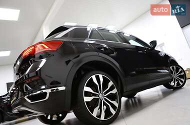 Внедорожник / Кроссовер Volkswagen T-Roc 2020 в 