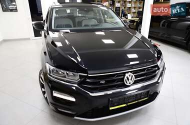 Внедорожник / Кроссовер Volkswagen T-Roc 2020 в 