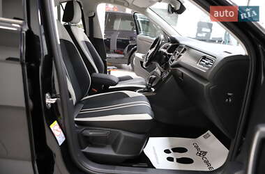 Внедорожник / Кроссовер Volkswagen T-Roc 2020 в 