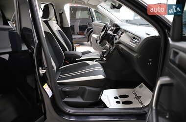 Внедорожник / Кроссовер Volkswagen T-Roc 2020 в 