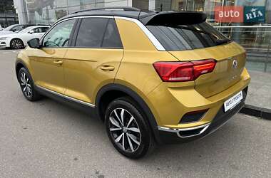 Внедорожник / Кроссовер Volkswagen T-Roc 2019 в 