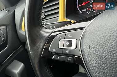 Внедорожник / Кроссовер Volkswagen T-Roc 2019 в 