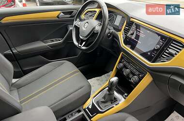 Внедорожник / Кроссовер Volkswagen T-Roc 2019 в 