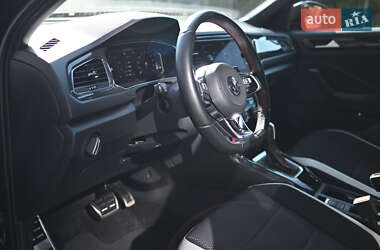 Внедорожник / Кроссовер Volkswagen T-Roc 2019 в 