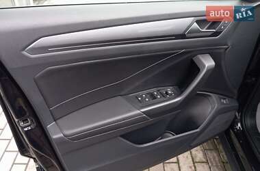 Внедорожник / Кроссовер Volkswagen T-Roc 2024 в 