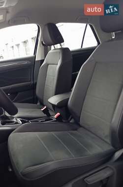 Внедорожник / Кроссовер Volkswagen T-Roc 2024 в 