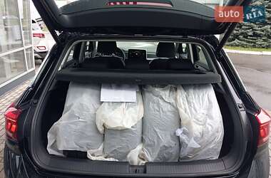 Внедорожник / Кроссовер Volkswagen T-Roc 2024 в 