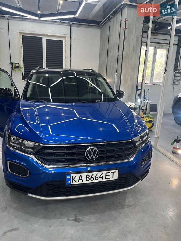 Внедорожник / Кроссовер Volkswagen T-Roc 2021 в Киеве