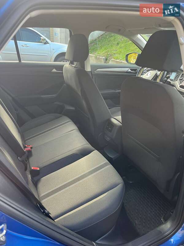 Внедорожник / Кроссовер Volkswagen T-Roc 2021 в Киеве