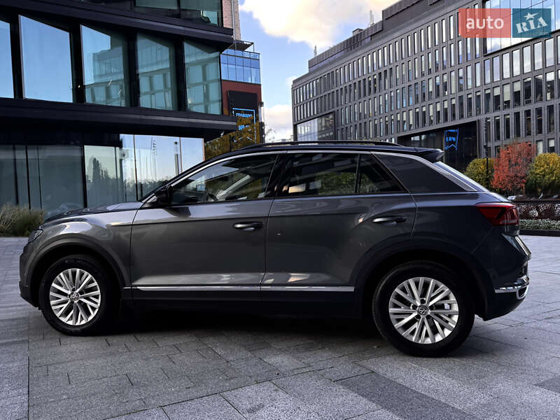 Внедорожник / Кроссовер Volkswagen T-Roc 2018 в Киеве