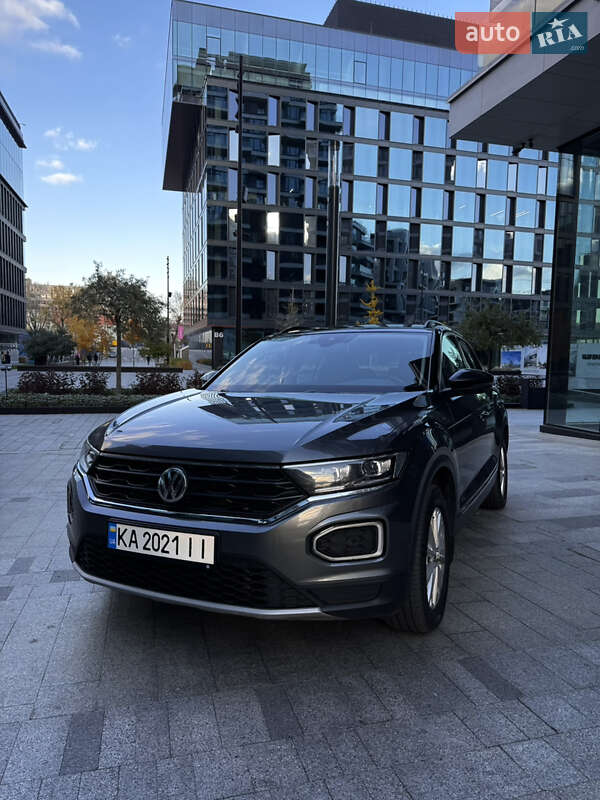Внедорожник / Кроссовер Volkswagen T-Roc 2018 в Киеве