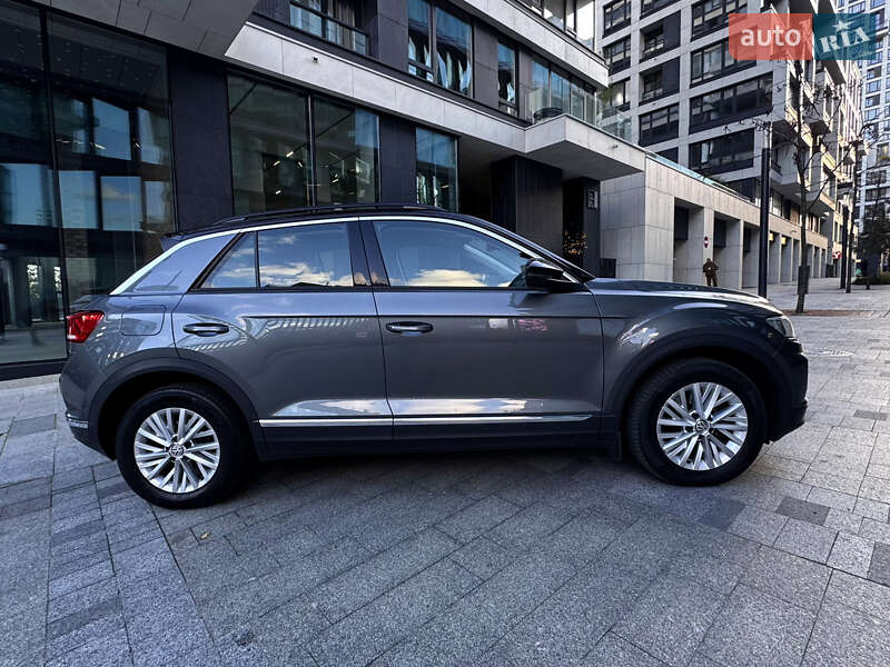 Внедорожник / Кроссовер Volkswagen T-Roc 2018 в Киеве