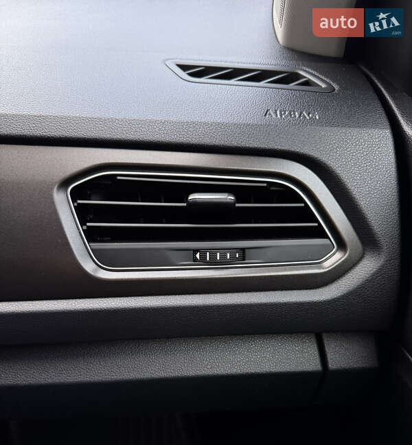 Внедорожник / Кроссовер Volkswagen T-Roc 2018 в Киеве