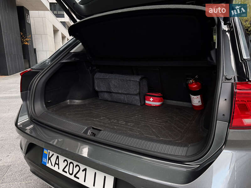 Внедорожник / Кроссовер Volkswagen T-Roc 2018 в Киеве