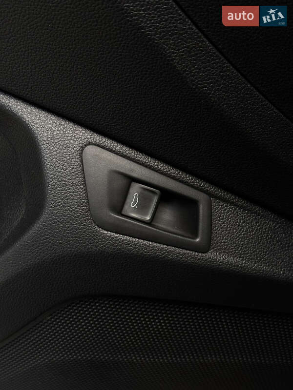 Внедорожник / Кроссовер Volkswagen T-Roc 2018 в Киеве