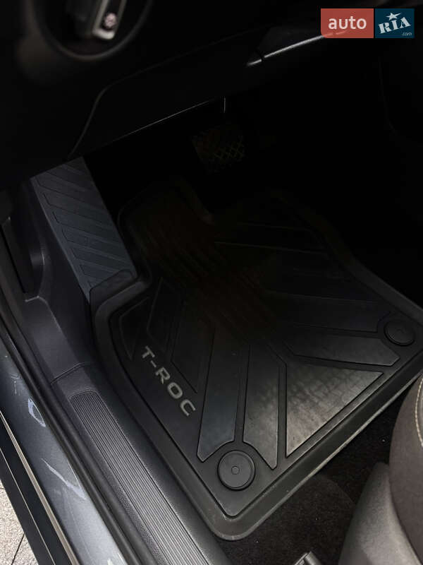 Внедорожник / Кроссовер Volkswagen T-Roc 2018 в Киеве