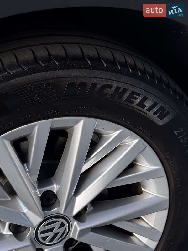 Внедорожник / Кроссовер Volkswagen T-Roc 2018 в Киеве