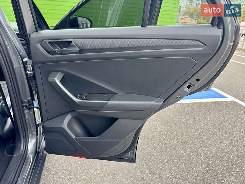 Позашляховик / Кросовер Volkswagen T-Roc 2024 в Києві фото 41 Позашляховик / Кросовер Volkswagen T-Roc 2024 в Києві