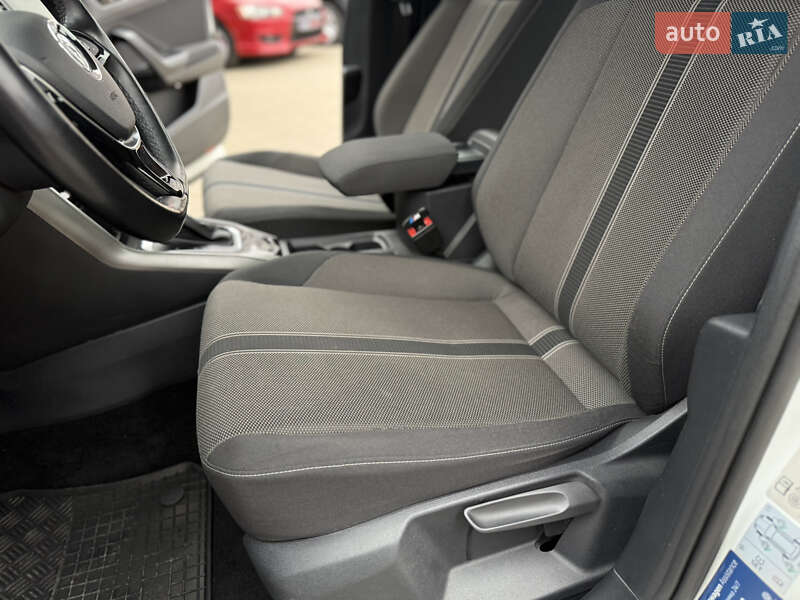 Внедорожник / Кроссовер Volkswagen T-Roc 2021 в Киеве